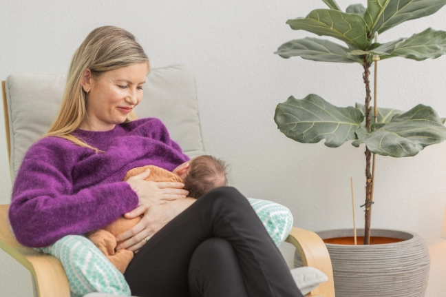 Moeder met baby aan de borst